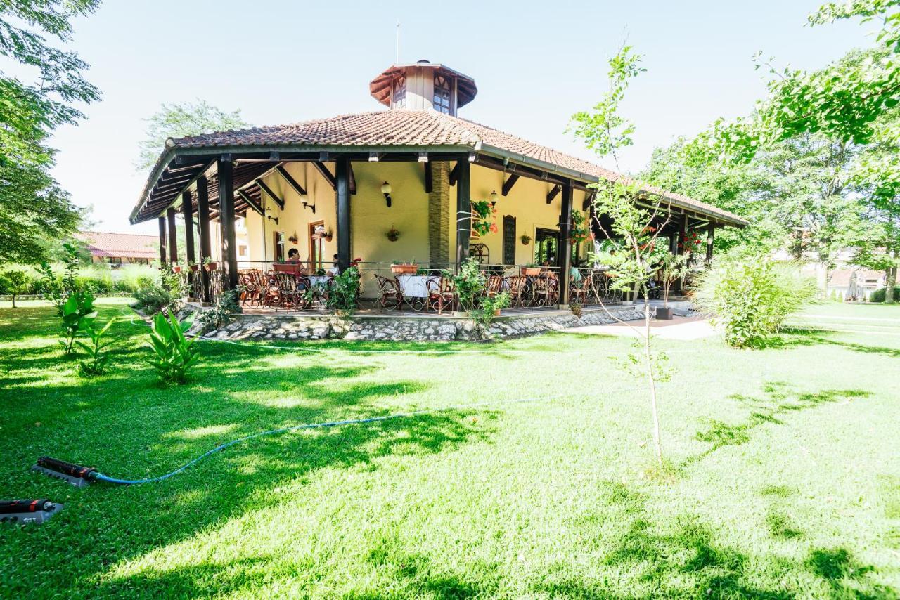 Atos Srebrno Jezero - And Restaurant Hotel *