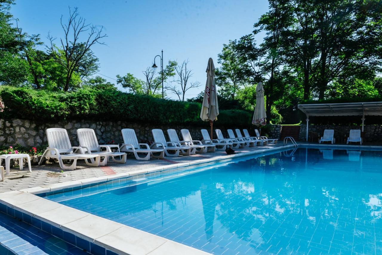 Atos Srebrno Jezero - And Restaurant Hotel *