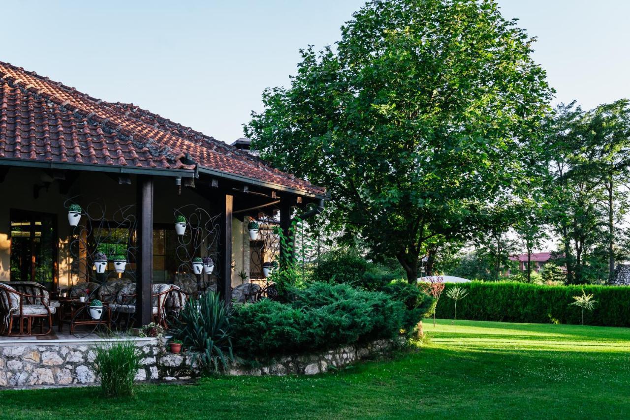 Atos Srebrno Jezero - And Restaurant Hotel *